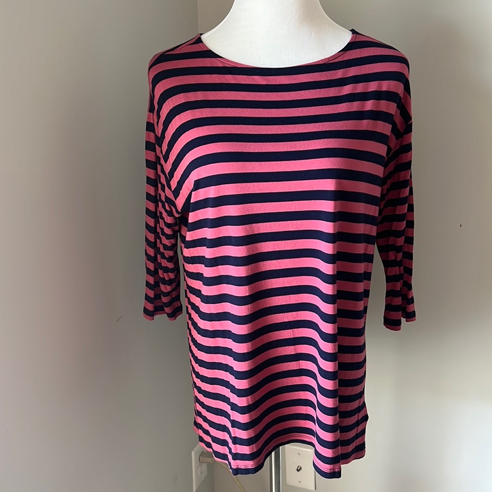 Large Gap shirt